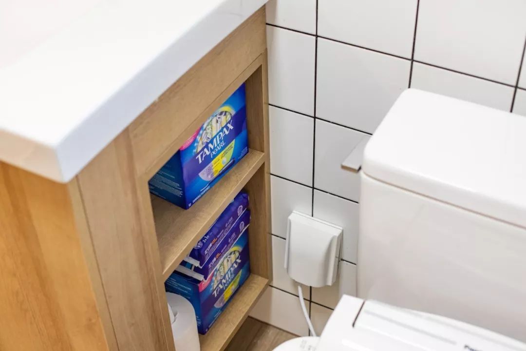 客厅没窗户没有阳光,客厅没有窗户一点采光都没有