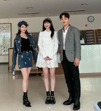 来听听iu为雪莉写的歌,iu为雪莉荷拉写歌