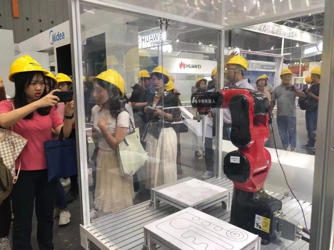 提前探营！5G初体验、AI机器人…佛山这届互联网+博览会有点酷