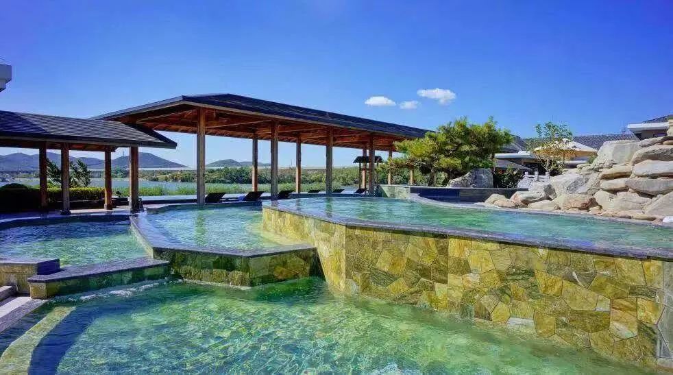 有没有两人一起泡温泉的地方,和伙伴们一起泡温泉