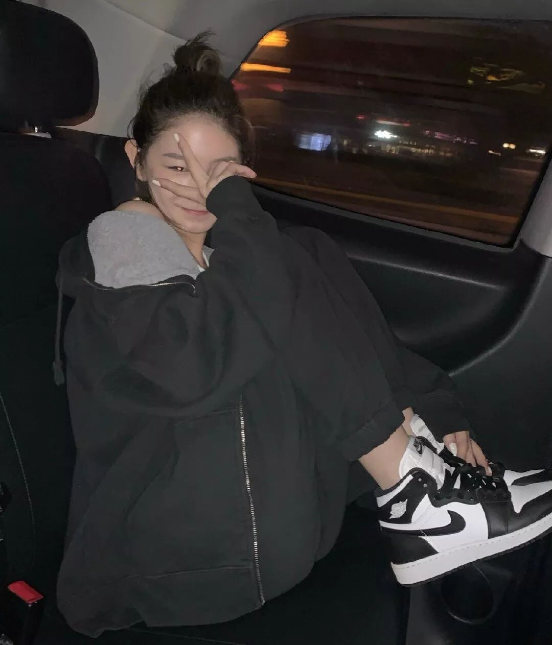 不用代购就能买到的爽肤水,宝石蓝针织宋妍霏同款