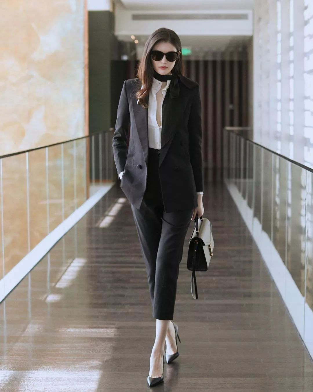 骨架大高个子女生怎么穿搭,肩宽骨架大胖妹妹怎么穿