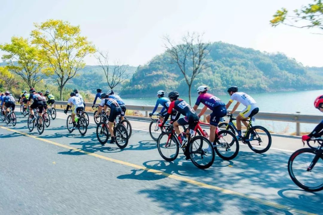 今天！有一场激烈的角逐在美丽千岛湖上演！