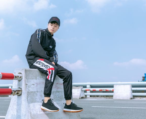 这双运动鞋竟然防水！暴雨大雪都不湿，还巨暖和