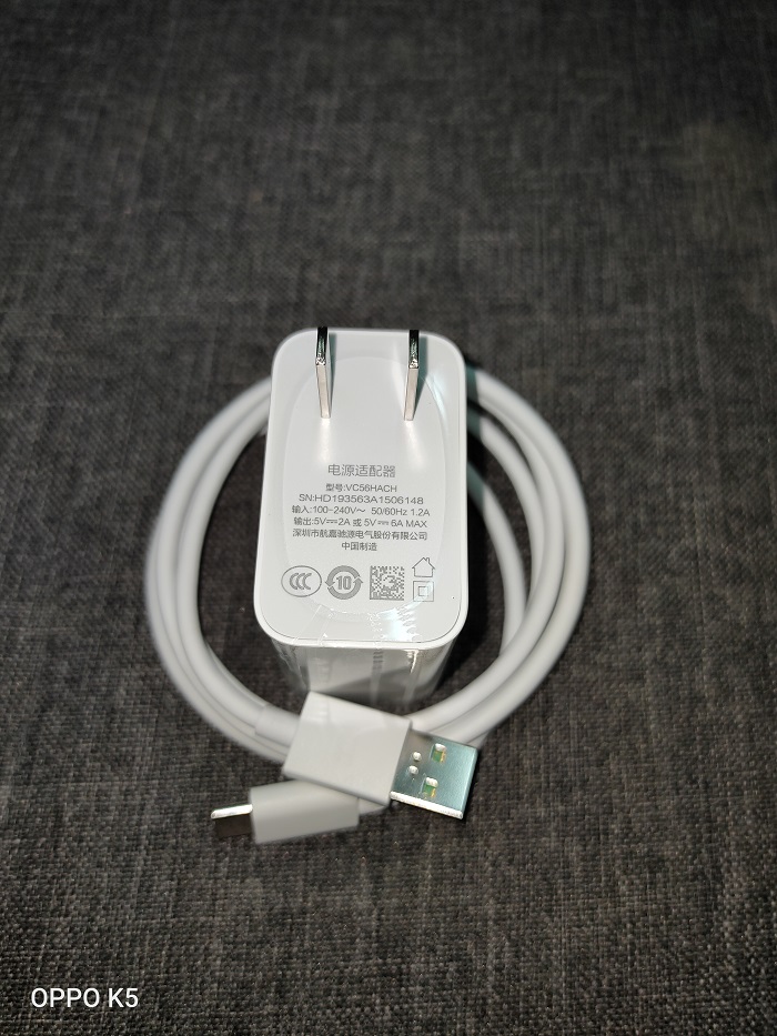 OPPOK5开箱上手:6400万超清四摄+30W闪充赛博金属意外好看