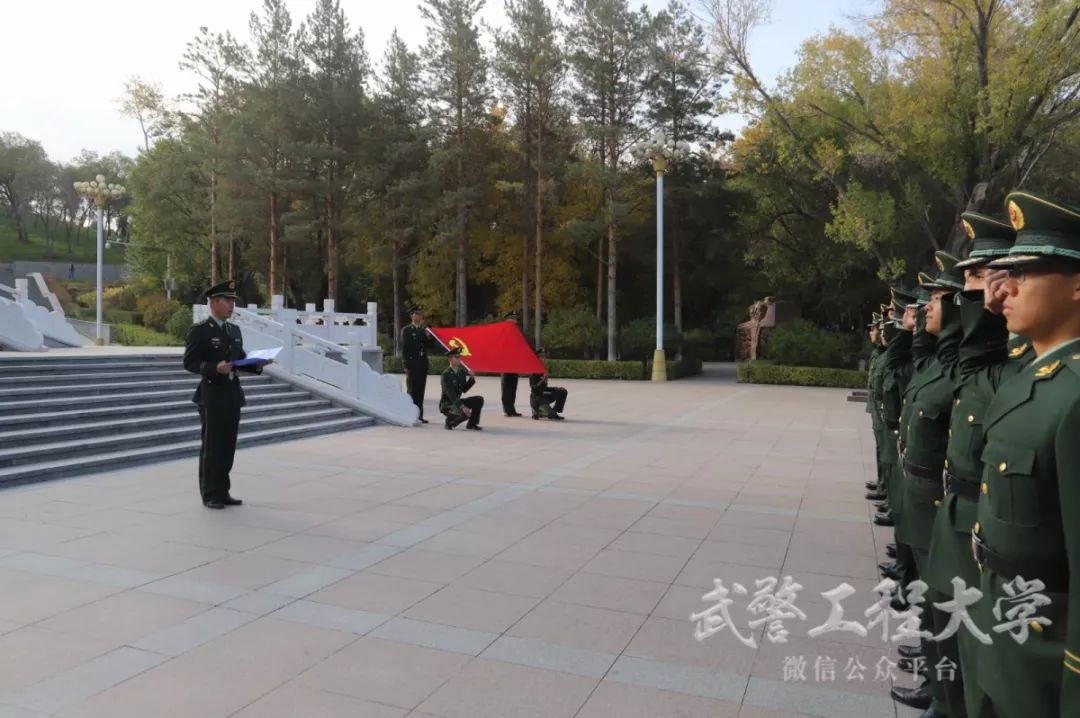 告别热气腾腾的军营,告别青春军旅