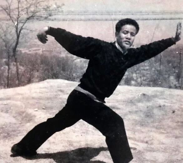 武术博大精深螳螂拳传人展功力,传承桃李芬芳