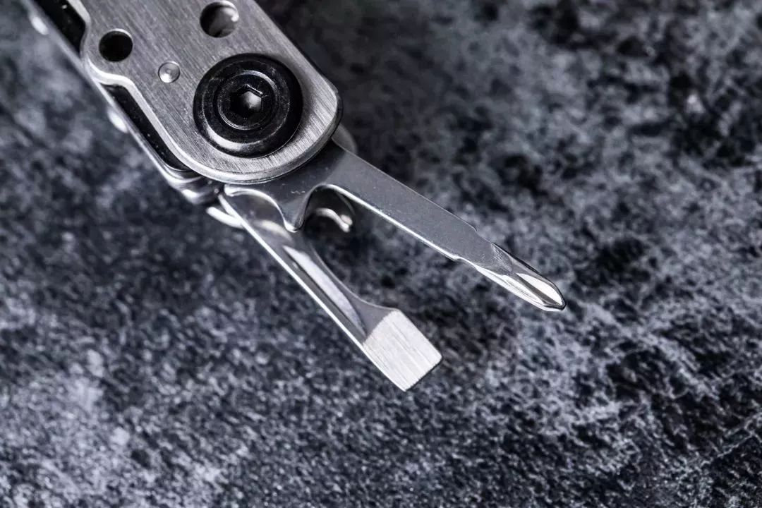 瑞士*刀军**算个屁！能顶半个工具箱的男人掌心玩物，竟有10种用途