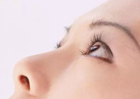 眼外伤的家庭自救方法,人道主义急救方式