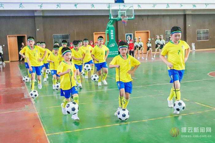 足球梦中国梦舞蹈,足球比赛啦啦操