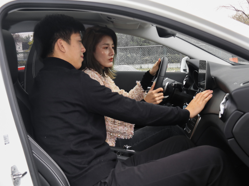 买q2l还是gla,q2和奔驰gla买哪款车好