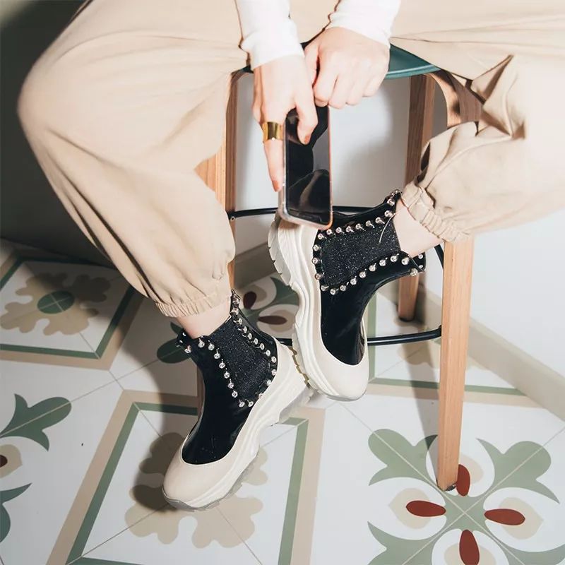 女生买鞋推荐平价,换季应该买什么鞋比较便宜