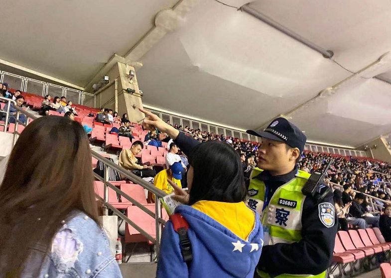 五月天蓝blue演唱会上海,五月天justrockit公益演唱会