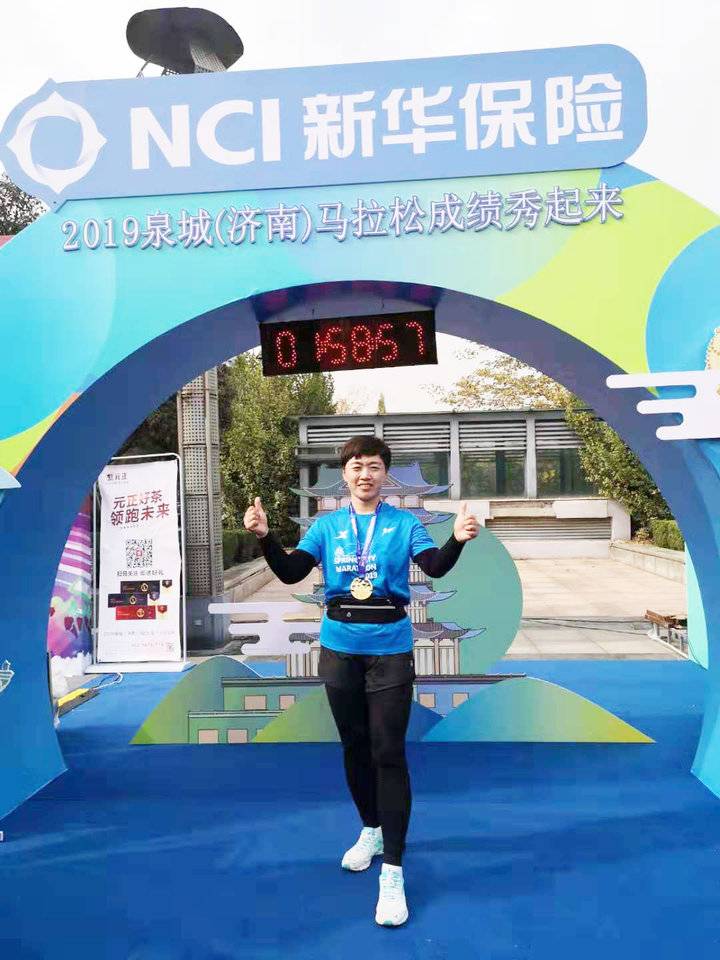 “泉新全意”，新华保险助力泉城马拉松参赛选手“华彩绽放”