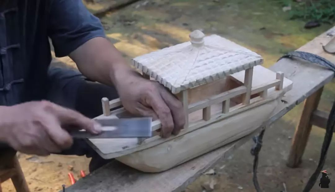 真·鲁班再世！61岁中国大爷造出2500年前鲁班凳，惊艳1000万外国网友：这还是我认识的中国功夫吗？