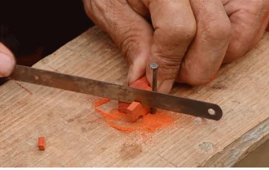 河南大爷做出2600年前的鲁班凳,山村老人制作鲁班凳惊艳国外