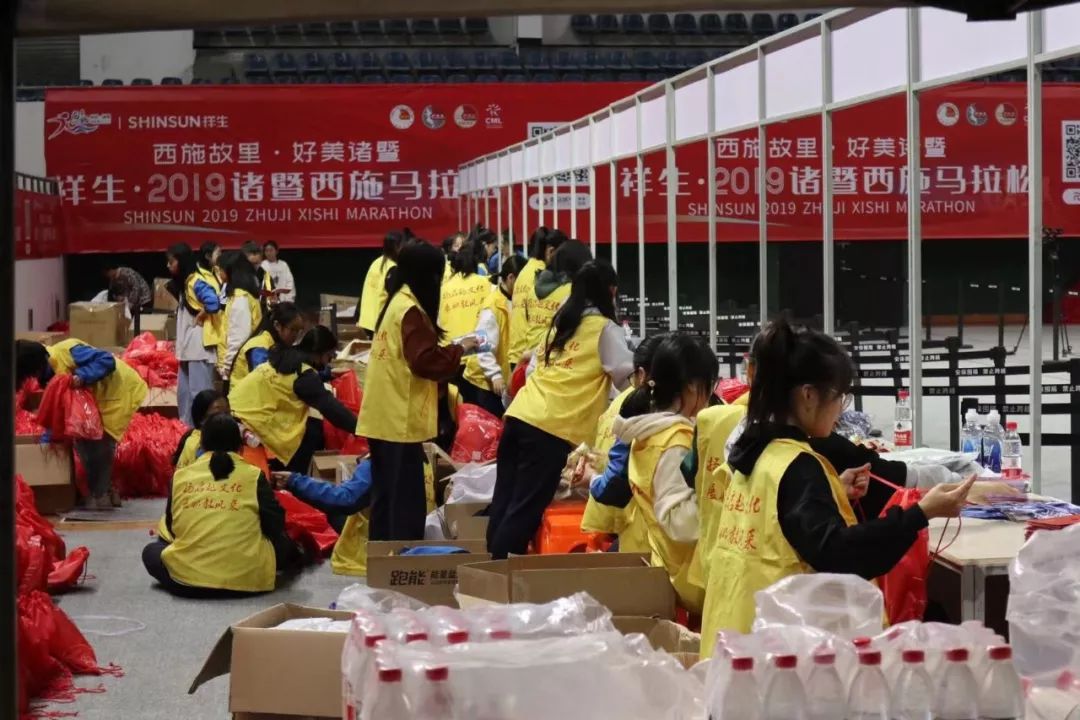 马拉松志愿者暖心,仙林半程马拉松2024志愿者赛前