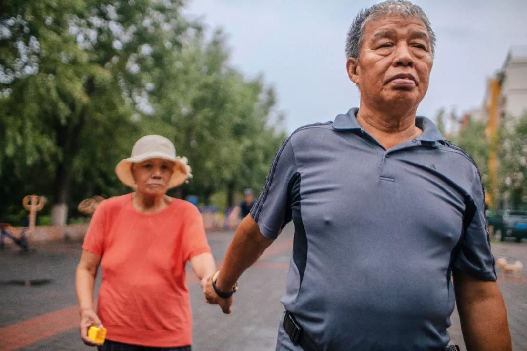 我们该怎么对待亲人的离别和病痛,如何看待疾病和死亡