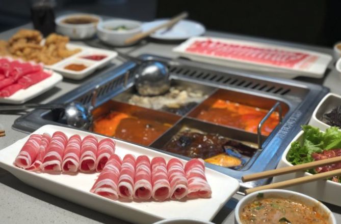 唉哟~~好凉快哟~~好大滴风哟~~~~呜呜喳喳的大风，吹的你们东倒西歪赶紧来点火锅续命