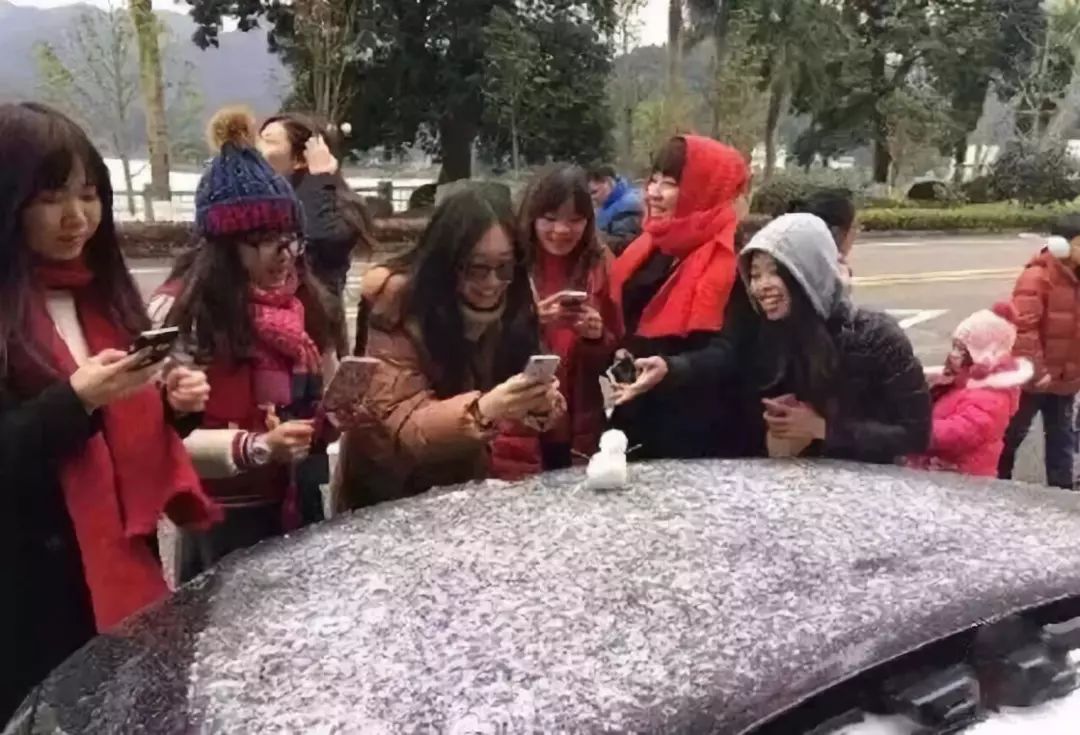 南方人在东北看雪,东北下雪夜里看雪