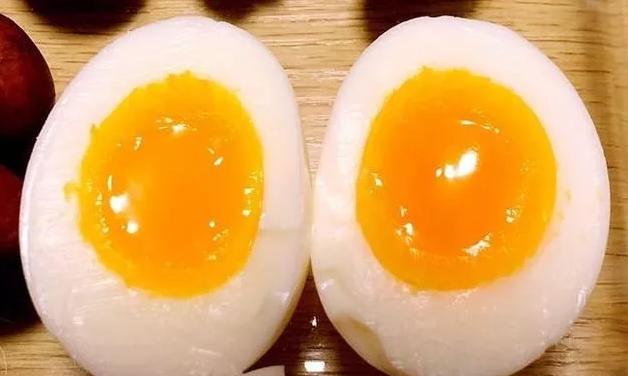 煮熟鸡蛋可以放几天营养会丢失嘛,鸡蛋煮熟后放多久会坏