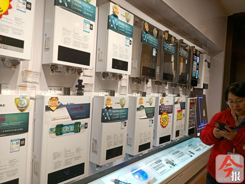 买强排热水器,怎么区分是不是强排式热水器