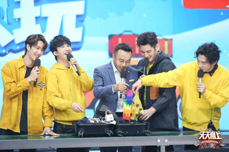 天天向上周笔畅最近一期,天天向上2018周笔畅对视