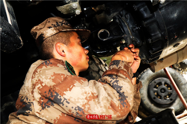 寒潮天气全副武装,强大寒潮来袭他们严阵以待