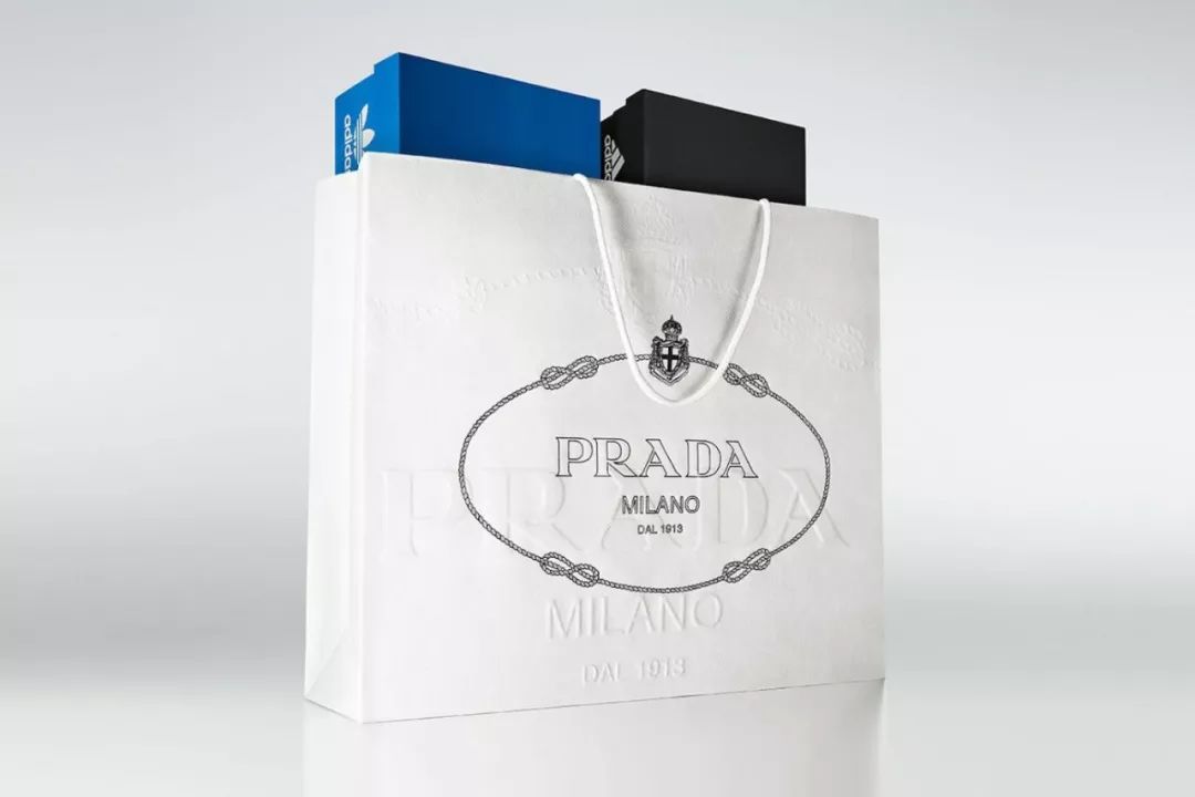 曾被高级时装看不起的球鞋，如今成了奢侈品牌们的摇钱树