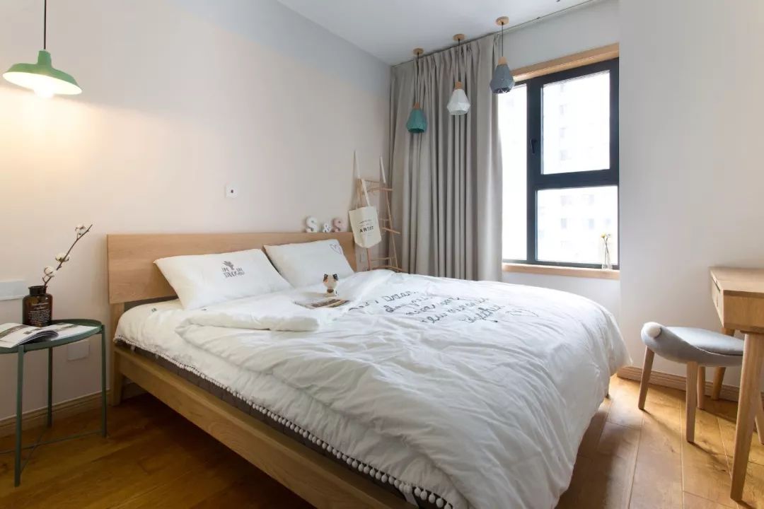 床头空荡荡是怎么回事,床头墙面空荡荡怎么办