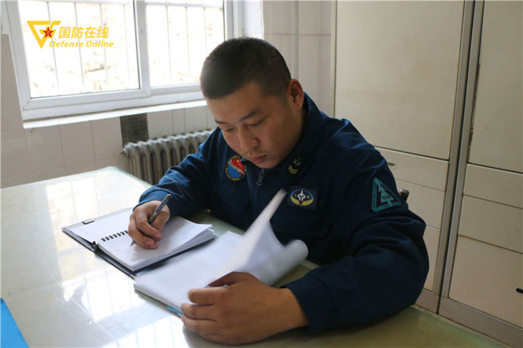 他们是军营“神医”,专治战机各种“疑难杂症”