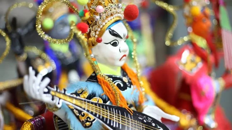 中国人烧给死人的纸扎，登上巴黎设计周，还被法国博物馆收藏