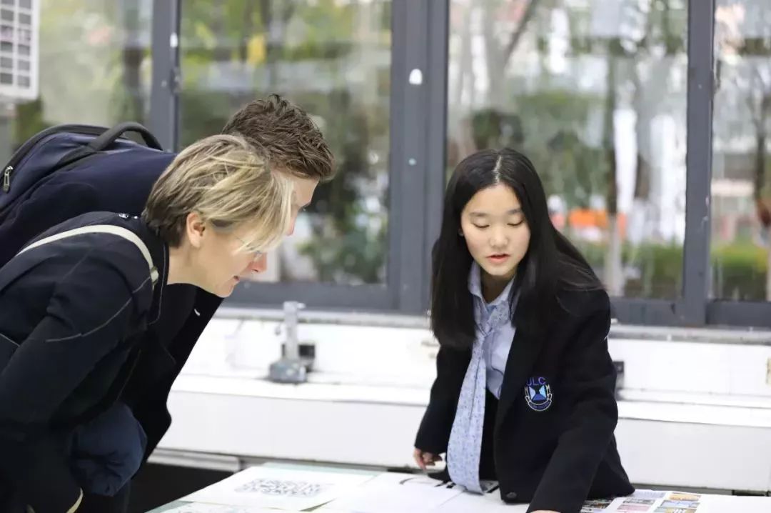 厉害了！16所英国名校大学校长齐聚武汉这所高中，与师生共话创意教育