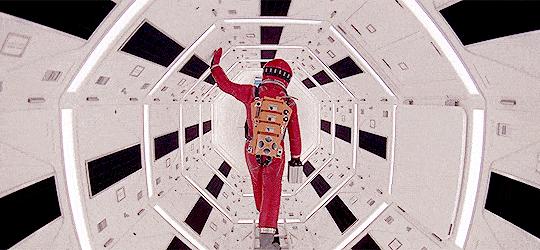 穿越虫洞到宇宙需要多少时间,虫洞穿越宇宙