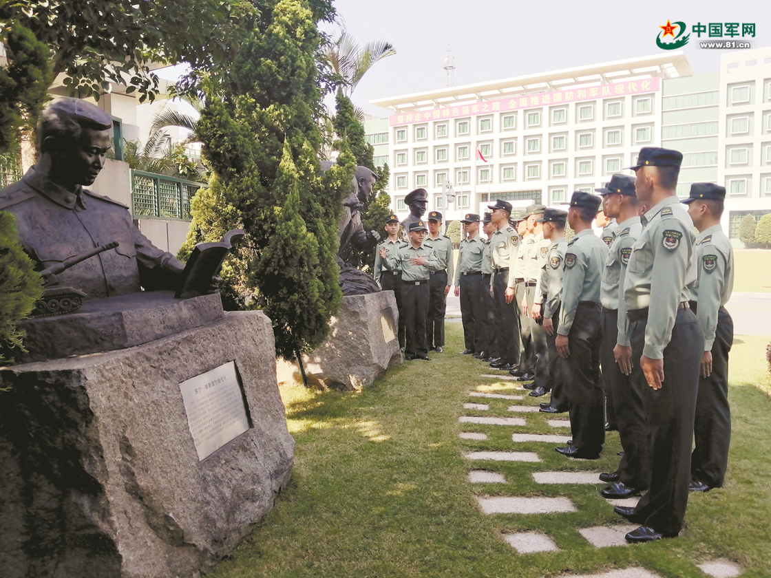 驻澳门部队与市民互动,驻澳门部队1999年官兵