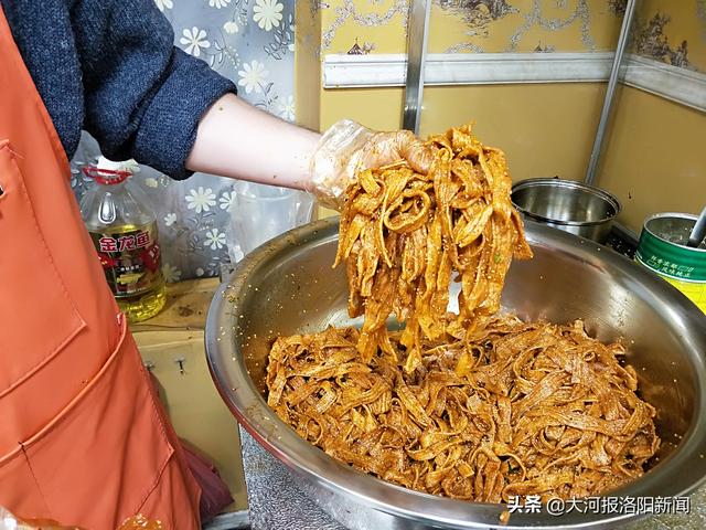 22岁小伙子卖手工辣条,辞职卖手工辣条