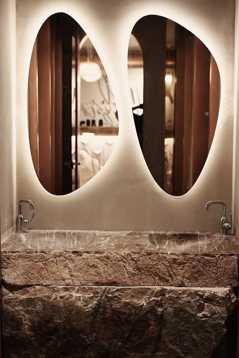 倪妮泳装“湿身”撩人;陈冠希“炒鞋”引群架;无印良品搞装修