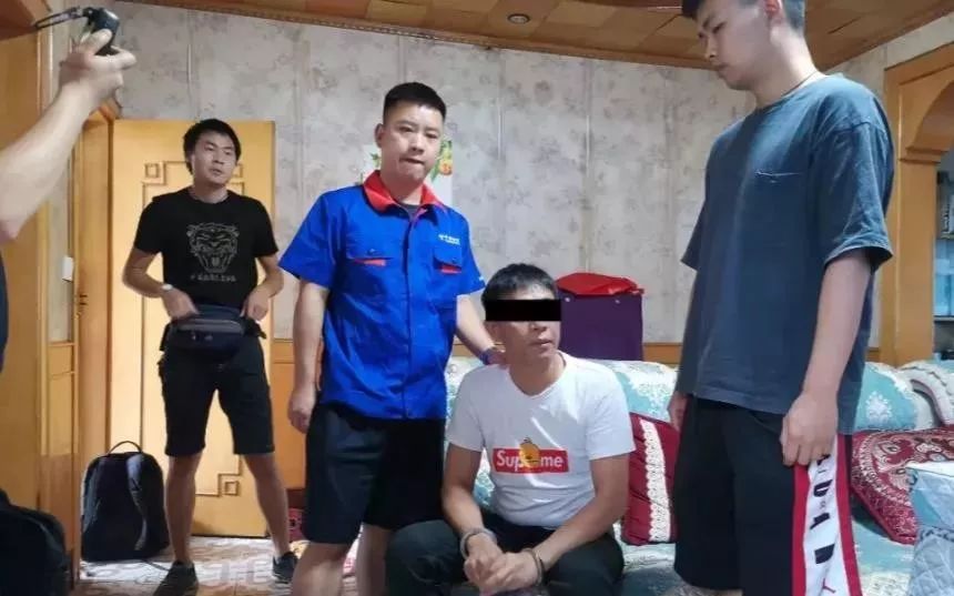 男子协助兄嫂提供“*合六**彩*码特**”，国外逃亡两年后终自首