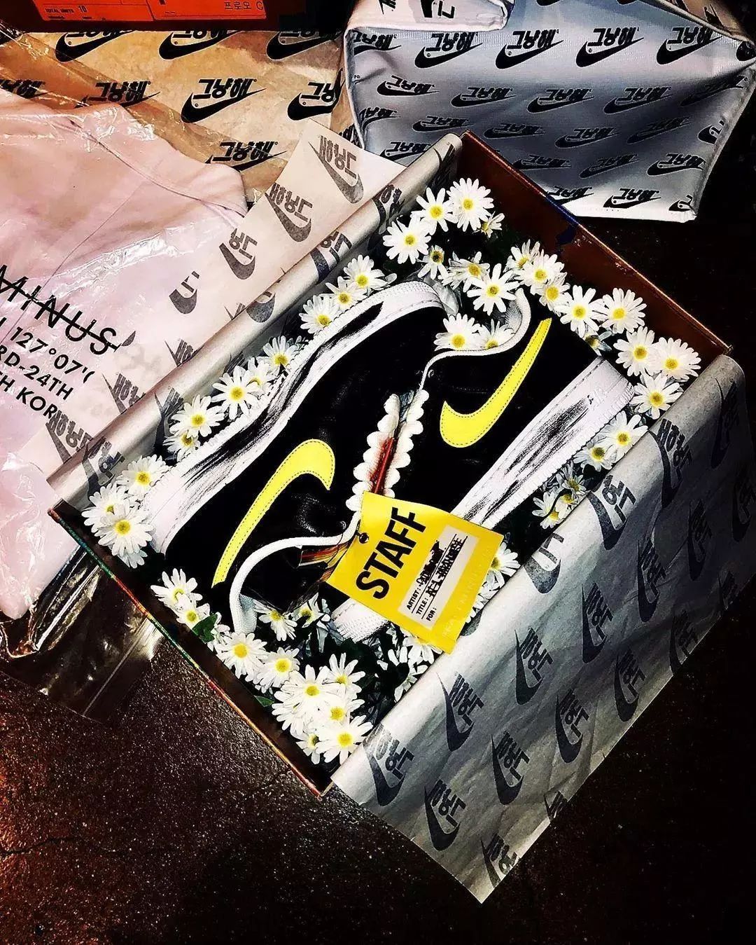 年末跨界合作狂潮｜吃的穿的用的中国的外国的各种联名各种抢钱