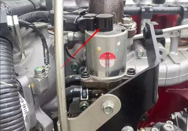 挖机上各种电磁阀的作用,修挖机测液压表