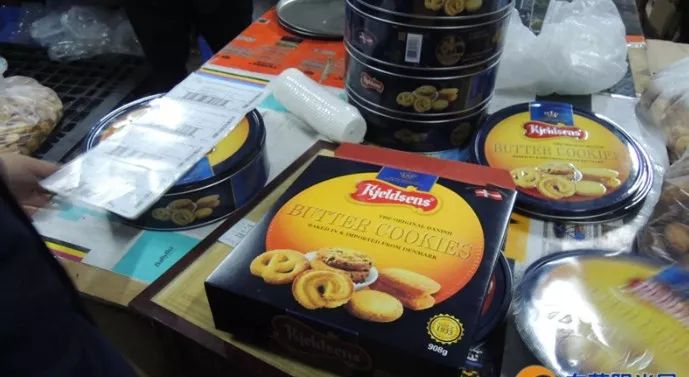 销毁数万元假饼干！你的“蓝罐曲奇”不一定来自丹麦，可能来自谢岗