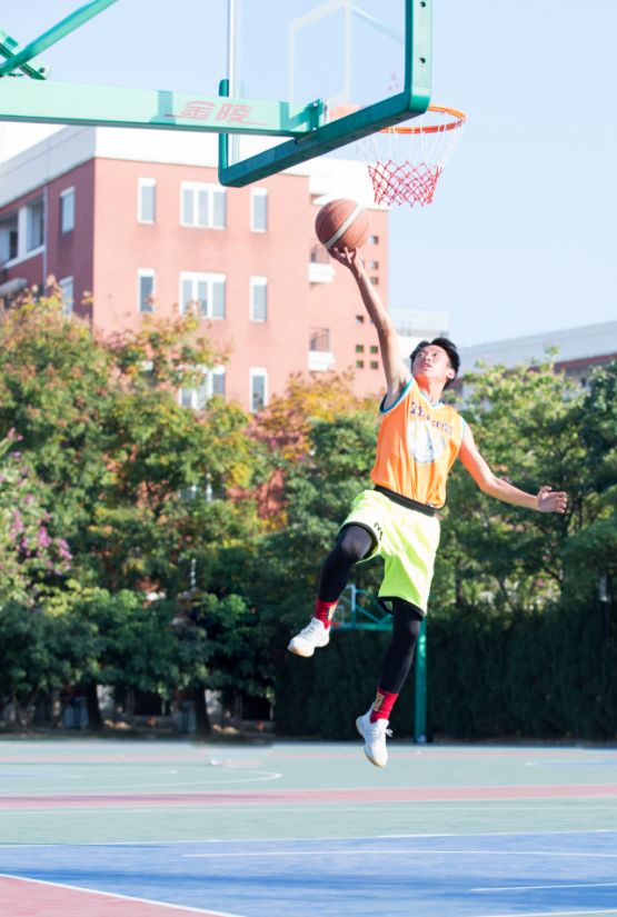 体育老师秀跳远绝活,盘点体育老师的独门绝技