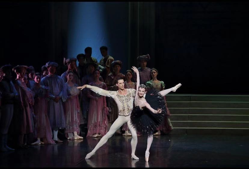 方家骏丨展现舞蹈的所有可能从打破“不可能”开始