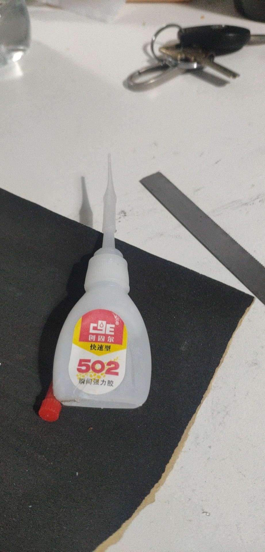 鱼竿被502胶水粘住拉不出来怎么办,鱼竿破裂最好的修复方法