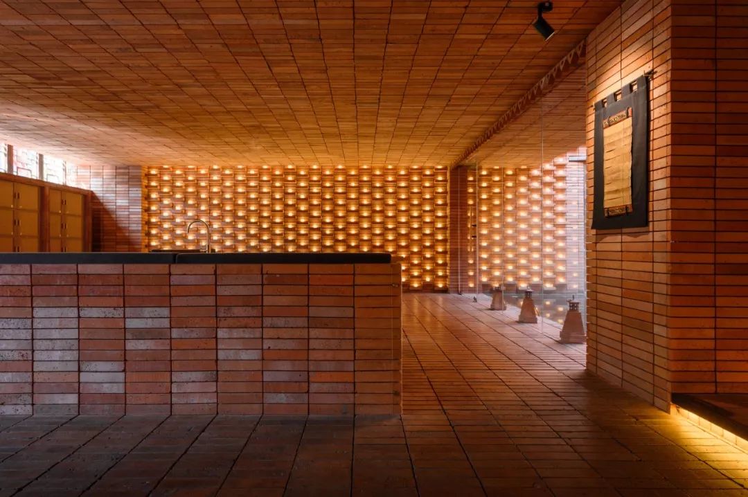 30岁入选福布斯的设计怪咖，竟把“按摩房”做成了冥想佛堂