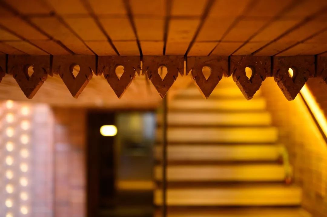 30岁入选福布斯的设计怪咖，竟把“按摩房”做成了冥想佛堂