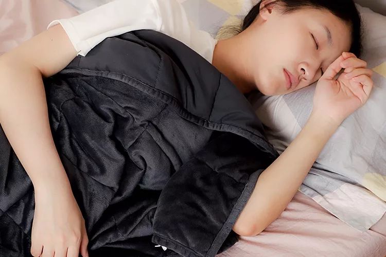 安睡魔毯!失眠的人盖它都睡着了,太神奇了