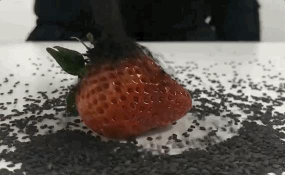 小气泡去黑头好用还是黑头铲好,黑头太顽固教你去黑头的方法