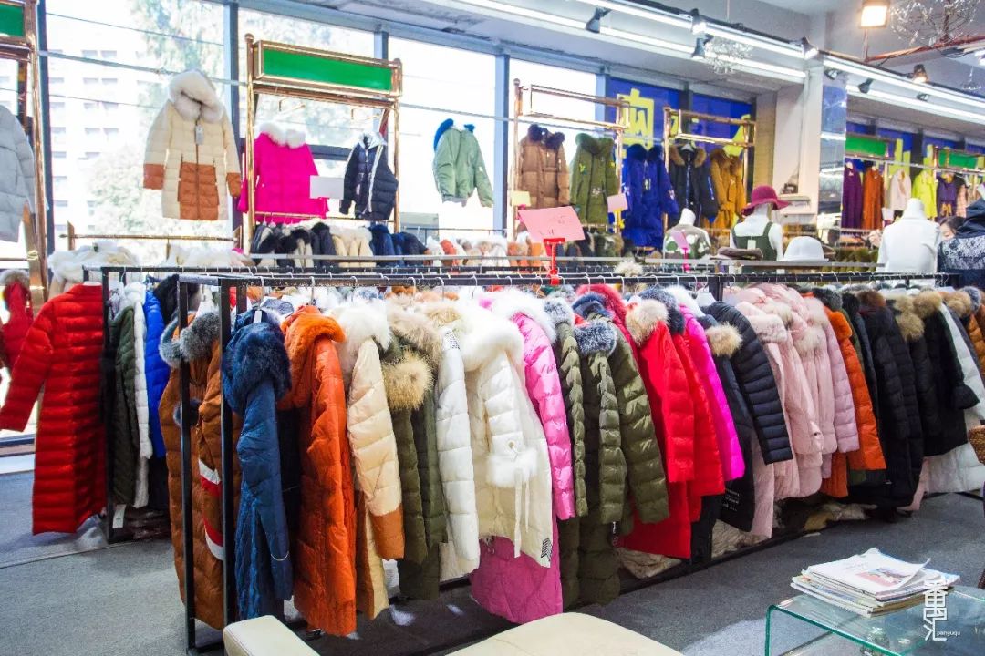 品牌羽绒服工厂99清仓,番禺南村羽绒服厂家清仓