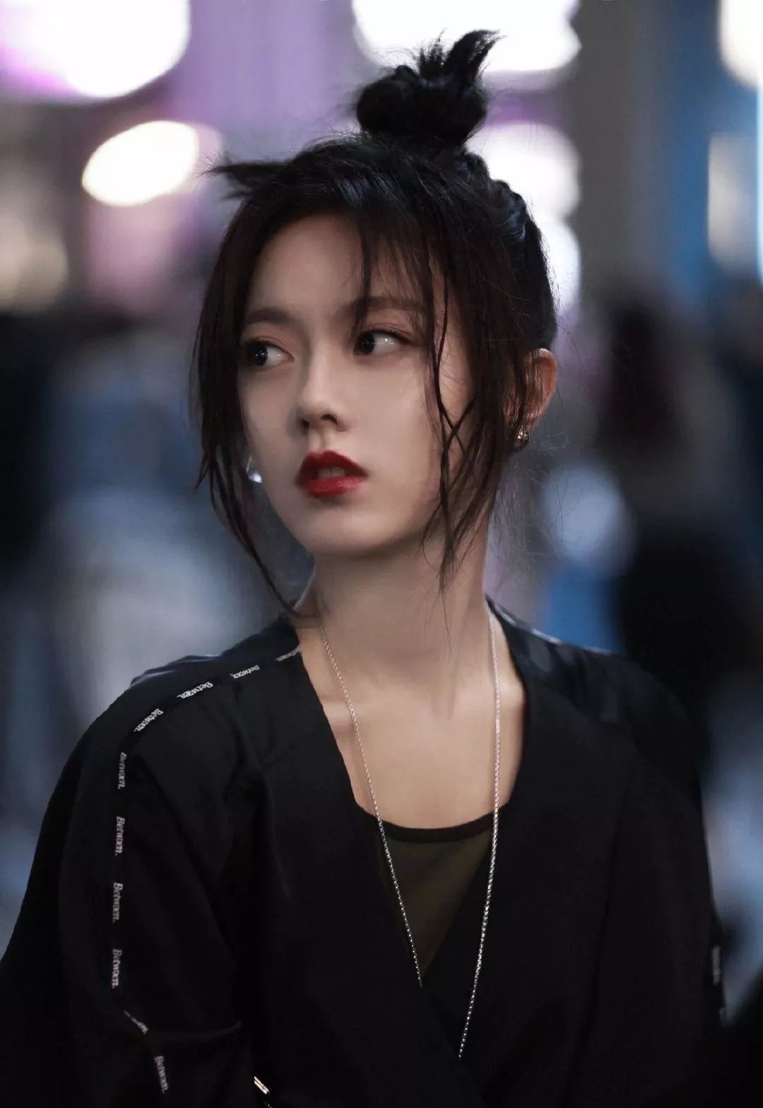 羡慕霉霉的30岁，涂上红唇就能美成全场最佳